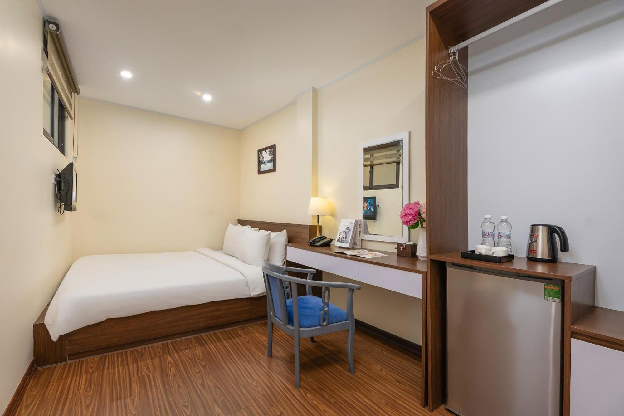 Queen Cafe Hotel & Pub Hanoi Exterior foto
